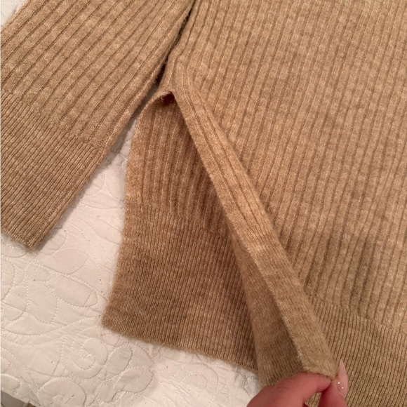 H&M OVERSIZED SWEATER - Picture 3 of 7